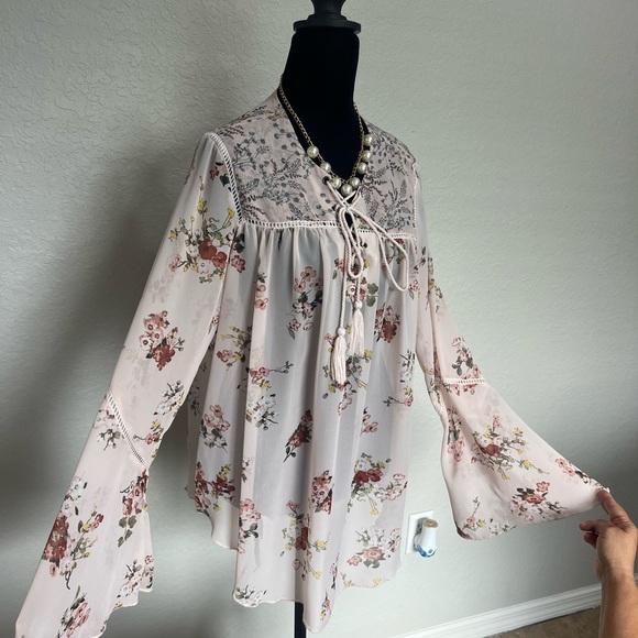 Buffalo David Bitton Cream Bell Sleeve Blouse - Picture 2 of 5